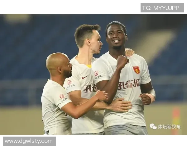 武汉篮球队技术争议引发热议球迷与专家各执己见探讨战术与裁判判罚